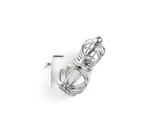 Металлический пояс верности с уретральным катетером 