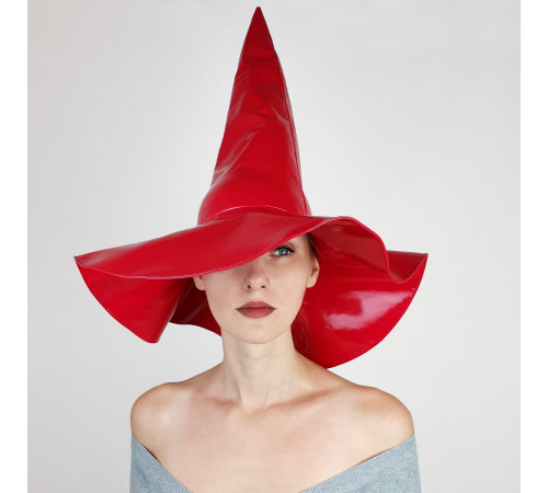 Шляпа ведьмы винил красный