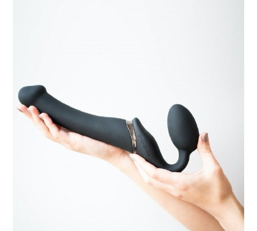 Безремневой страпон с вибрацией Strap-On-Me Vibrating Black M, диаметр 3,3см, пульт ДУ, регулируемый