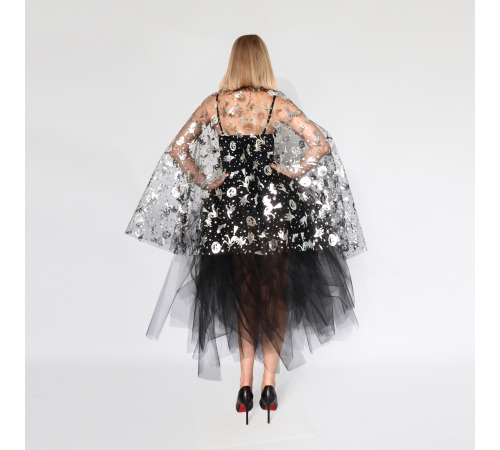 Прозрачная накидка – многофункциональный аксессуар на Хэллоуин