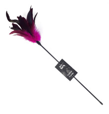 Щекоталка темно-розовая Art of Sex - Feather Paddle, перо молодого петуха