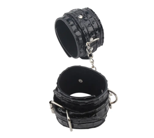 Поножі Chisa BEHAVE LUXURY FETISH Surrender ankle restraints