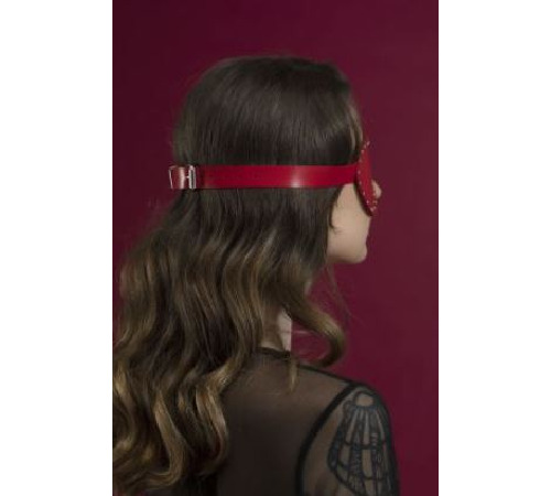 Маска на глаза с заклепками Feral Feelings - Blindfold Mask, натуральная кожа, красная