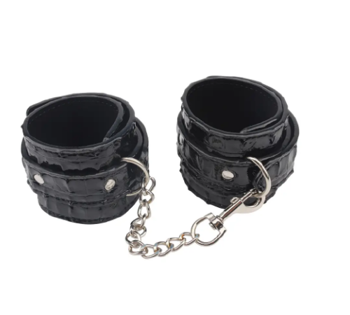 Поножі Chisa BEHAVE LUXURY FETISH Surrender ankle restraints