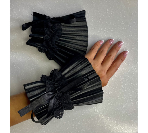 Плиссированные манжеты-наручники из кожзама