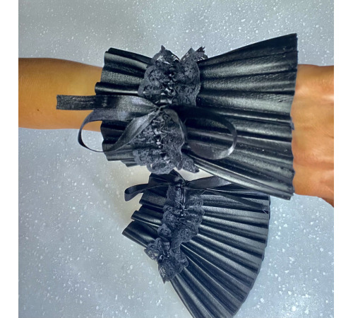 Плиссированные манжеты-наручники из кожзама