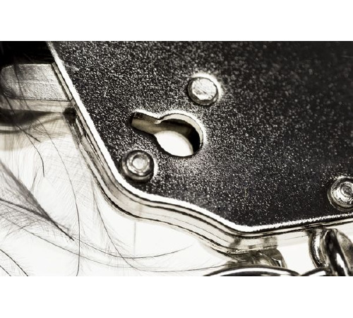 Наручники металлические Adrien Lastic Handcuffs Black с черной пушистой отделкой