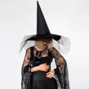 Чёрная ведьминская шляпа с фатиновой вуалью – классический аксессуар на Хэллоуин