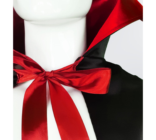 Плащ Дракули на Хеллоуїн