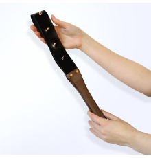 Шлепалка с шипами и деревянной ручкой Art of Sex - BDSM Strong,  натуральная кожа