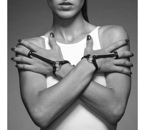 Пара браслетов на запястье и палец Bijoux Indiscrets MAZE Hand Bracelet Harness Brown, экокожа