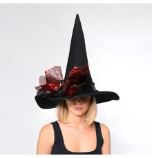 Шляпа ведьмы с красной паутинкой и большим бантом – аксессуар на Хэллоуин