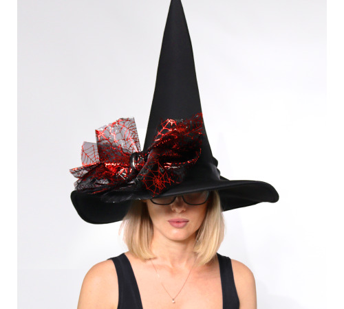 Шляпа ведьмы с красной паутинкой и большим бантом – аксессуар на Хэллоуин