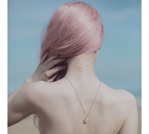 Набор Bijoux Indiscrets HOROSCOPE - Taurus (Телец) вибратор на палец, гель для клитора, подвеска