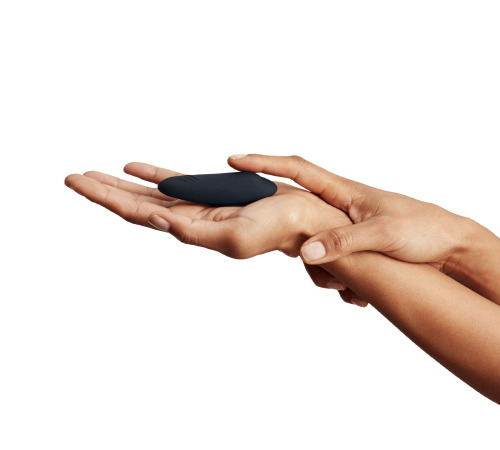 Смарт-вібратор у трусики We-Vibe Moxie Satin Black з пультом ДУ