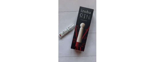 Обзор мини - вибратора IROHA RIN Akane и лубриканта с эффектом вибрации Amoreane Med Liquid Vibrator Cherry